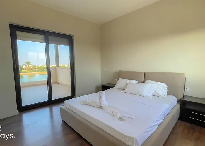 Villa Ollystays-lagoon & Golf Views, Shared Pool, Chic 4br Townhouse Hurghada