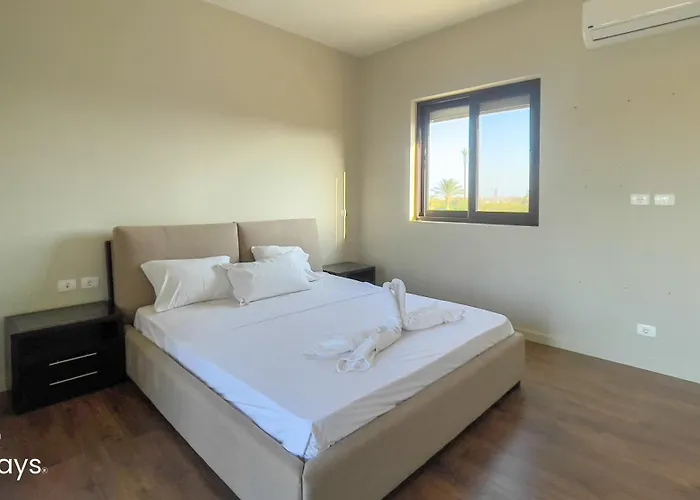 Ollystays-lagoon & Golf Views, Shared Pool, Chic 4br Townhouse * Hurghada