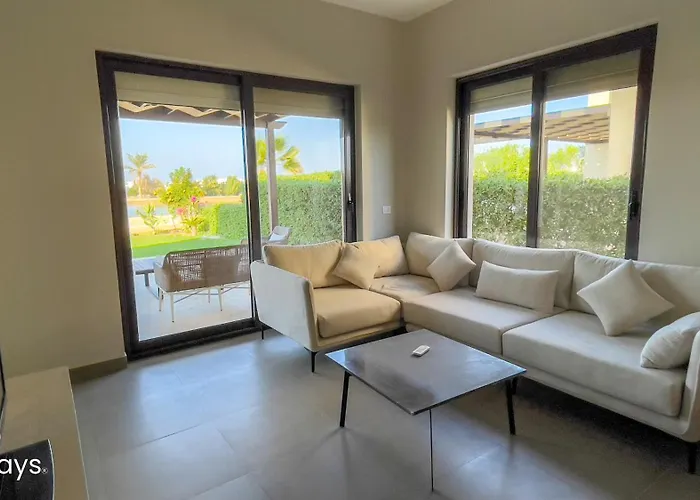 Ollystays-lagoon & Golf Views, Shared Pool, Chic 4br Townhouse Hurghada