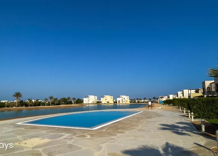 Ollystays-lagoon & Golf Views, Shared Pool, Chic 4br Townhouse * Hurghada