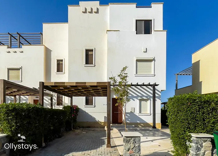 Ollystays-lagoon & Golf Views, Shared Pool, Chic 4br Townhouse Hurghada
