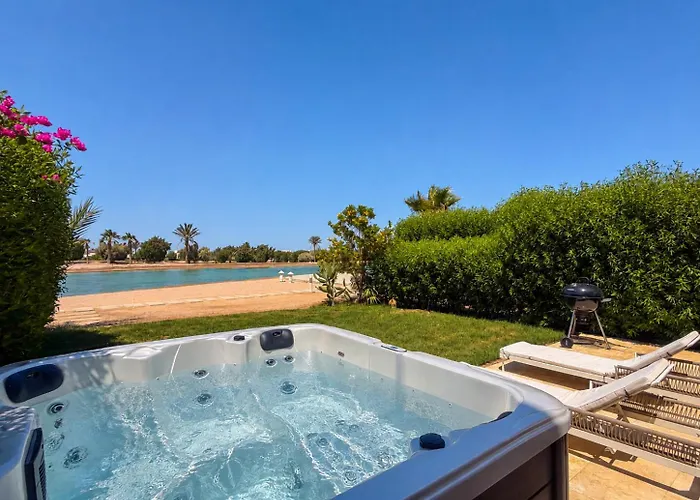 Ollystays-heated Jacuzzi, Lagoon & Golf, Chic 4br Townhouse