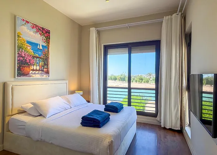 Ollystays-heated Jacuzzi, Lagoon & Golf, Chic 4br Townhouse *