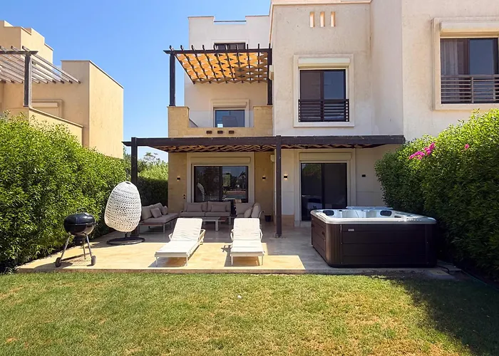 Ollystays-heated Jacuzzi, Lagoon & Golf, Chic 4br Townhouse * Hurghada